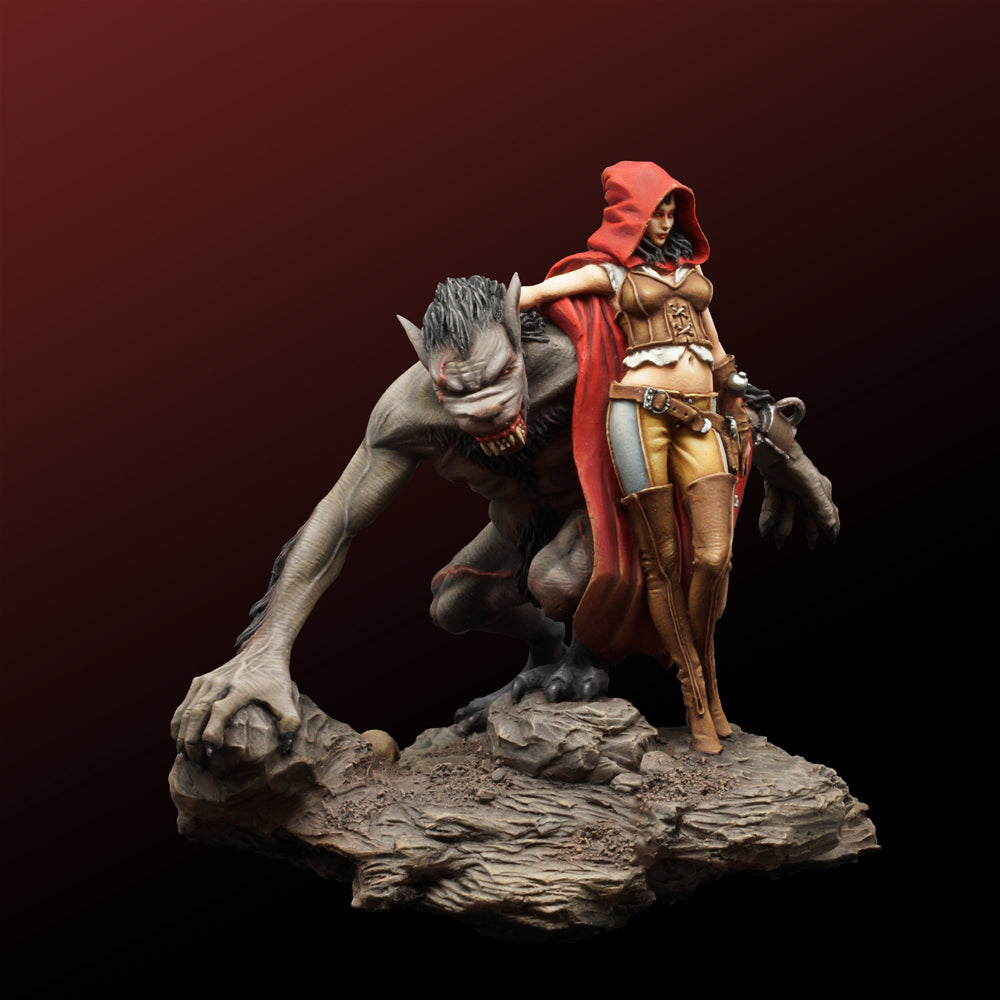 Werewolf Queen miniature – right three-quarter view of queen and beast