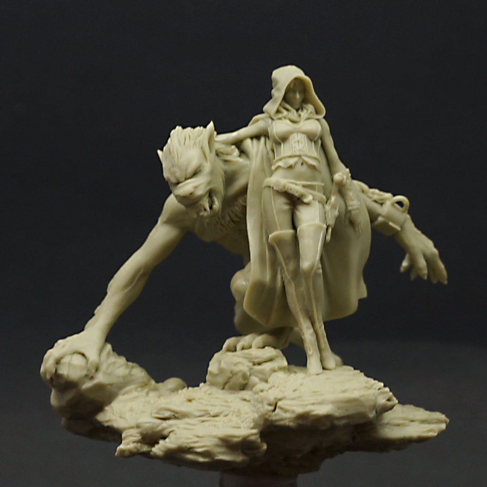 Werewolf Queen unpainted resin – front view of the assembled kit