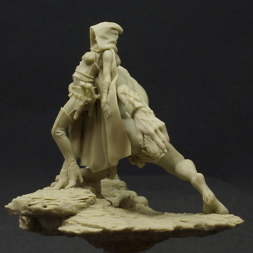 Werewolf Queen unpainted resin – side view of queen and werewolf